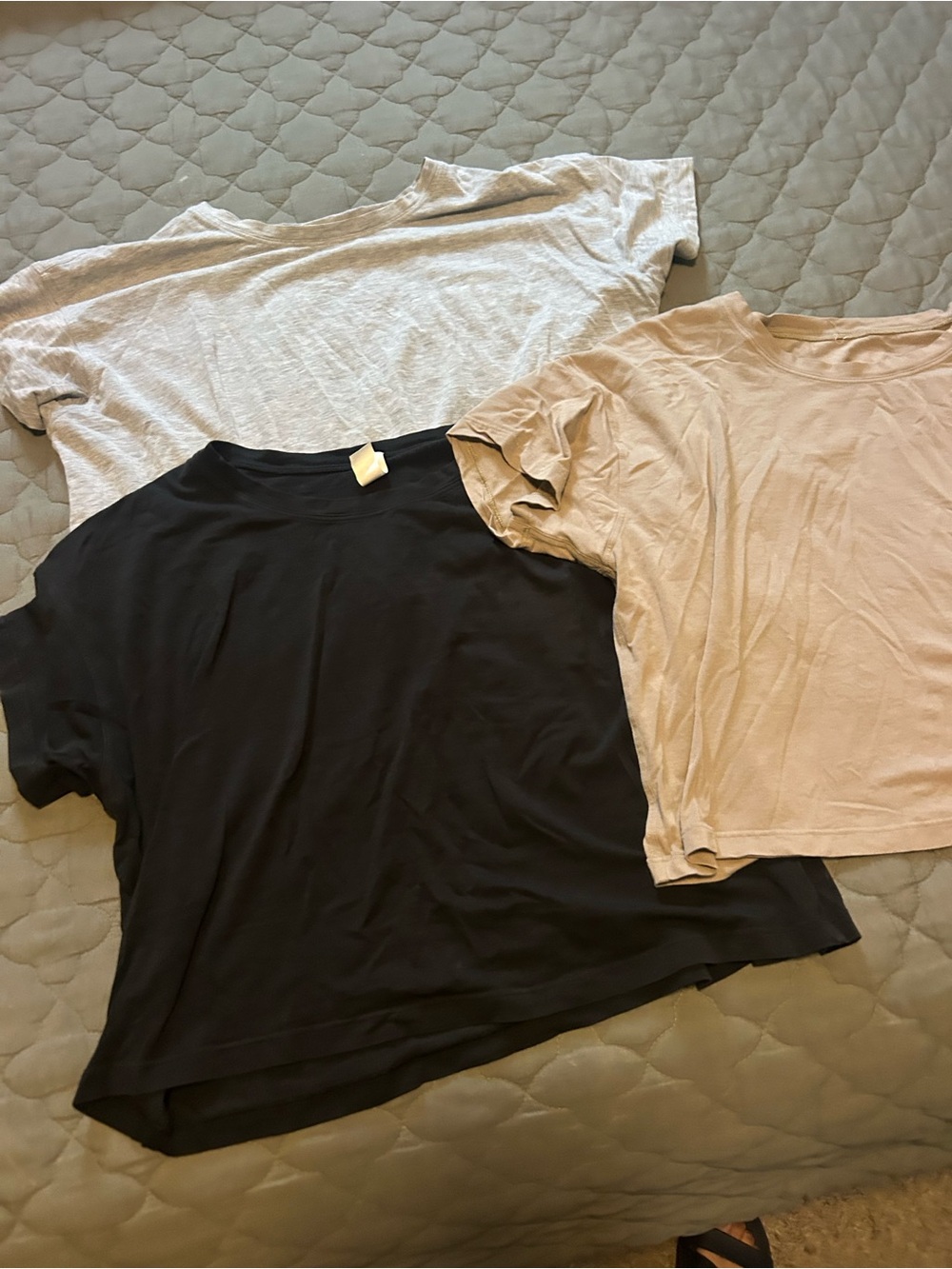 3 cates tees lululemon size 6